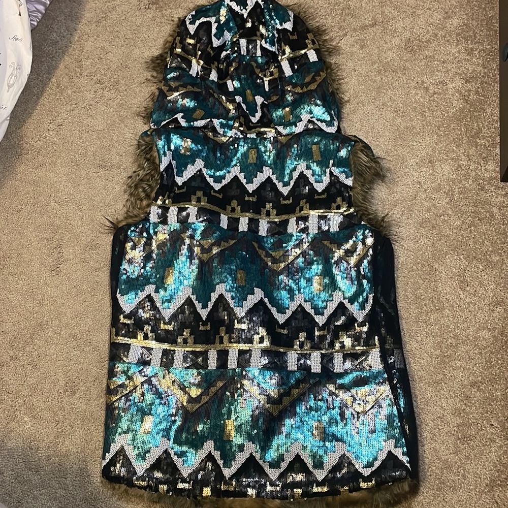 Tribal warrior sequin faux fur vest by Yoshi Zen - Picture 10 of 14